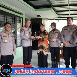 *Sambut Hari Bhayangkara ke-80, Kapolda Banten Pererat Silaturahmi dengan Kapolda Banten Terdahulu*