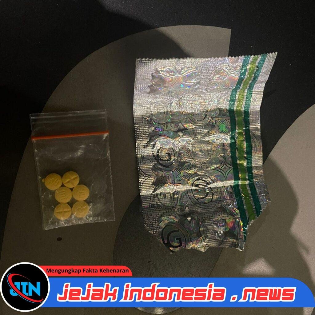 *Razia Stasioner Malam Hari, Polsek Metro Tamansari Temukan Obat Keras pada Seorang Pengendara Motor*