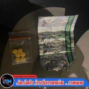 *Razia Stasioner Malam Hari, Polsek Metro Tamansari Temukan Obat Keras pada Seorang Pengendara Motor*