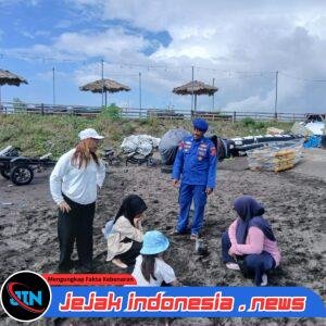 Satpolairud Polresta Banyuwangi Gelar Patroli Dialogis di Pantai Marina Boom, Imbau Wisatawan Utamakan Keselamatan