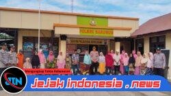 Dalam Rangka HUT Bhayangkara Ke-80, Bhabinkamtibmas Salurkan Bantuan Sosial untuk Warga Kurang Mampu