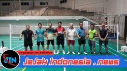 Jaga Kebugaran dan Sinergitas, Kasat Reskrim serta Kabag Log Polres Padang Lawas Gandeng Warga Lewat Badminton