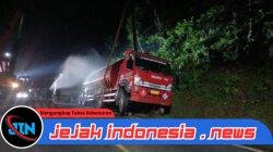 Evakuasi Truk Tangki BBM 24 KL di Jalur Gumitir Berlangsung Dramatis, Arus Lalu Lintas Sempat Lumpuh Total