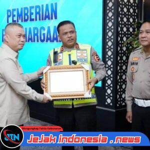 Sukses atas Kelancaran Angkutan Lebaran 2026, Korlantas Polri Raih Penghargaan dari Menhub