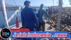 Satpolairud Polresta Banyuwangi Gelar Patroli Dialogis dan Binluh di Pelabuhan Rakyat Boom, Imbau Buruh Tingkatkan Kewaspadaan