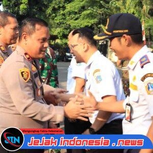 Sinergi Tiga Pilar, Peringati Hari Bhayangkara Ke-80, Danramil dan Wakil Camat Kalideres Beri Kejutan di Polsek*