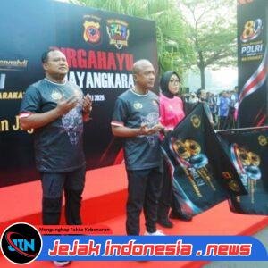 Rayakan HUT Bhayangkara ke-80, Ribuan Personel Polda Jabar Gelar Olahraga Bersama dan Panggung Hiburan