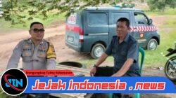 Bhabinkamtibmas Polsek Puloampel Sambangi Pos Security Ingatkan Petugas Jaga Perkuat Keamanan Lingkungan