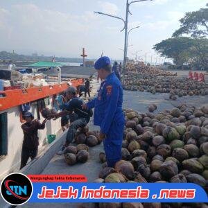 Satpolairud Polresta Banyuwangi Intensifkan Patroli Dialogis di Pelabuhan Rakyat Boom, Tekankan Keselamatan dan Kewaspadaan