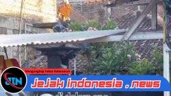 Diduga Pelaku Pelecehan Seksual Kabur dan Bersembunyi di Rumah Warga, Warga Padati Lokasi, Polisi Diminta Bertindak Cepat