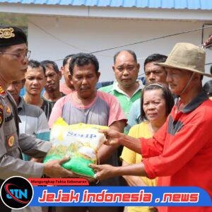 Wujud Kepedulian Pasca Banjir, Polres Tapanuli Tengah Salurkan Paket Sembako untuk Warga Hutanabolon