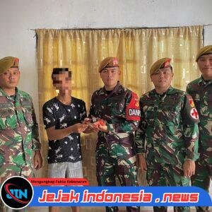 Satgas Pamtas RI-Malaysia Yonarmed 19/Bogani Terima Penyerahan Sukarela Sisik Trenggiling dari Warga Perbatasan