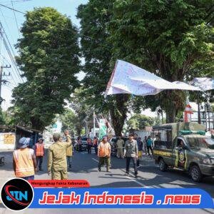 Baliho Semrawut Disikat, Pemkab Jember Fokuskan Penertiban di Jalur Padat