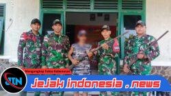 *Jaga Keamanan Perbatasan, Satgas Pamtas RI-Malaysia Yonarmed 19/Bogani Terima Dua Senjata Api Rakitan dari Warga*