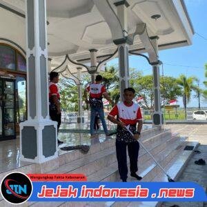 Wujud Kepedulian Lingkungan, Lapas Banyuwangi Bersihkan Fasilitas Umum Sambut HUT RI ke-81