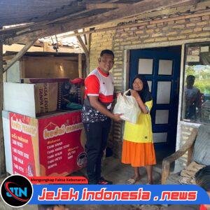 Sambut HUT RI ke-81, Lapas Banyuwangi Salurkan Paket Sembako untuk Warga Sekitar