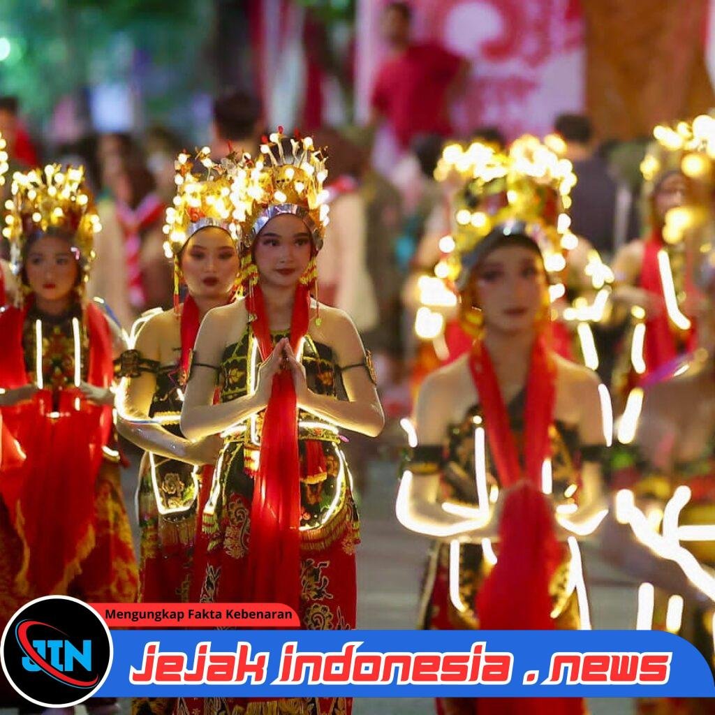 Angkat Kekayaan Budaya Blambangan, Pawai Lampion Hiasi Malam Banyuwangi