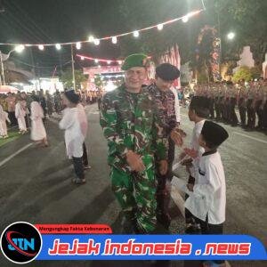 Pasi Ops Kodim 0825/Banyuwangi Hadiri Festival Pawai Lampion Kebangsaan, Semarak HUT ke-81 RI di Banyuwangi
