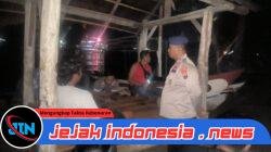 Satpolairud Polresta Banyuwangi Gelar Binluh dan Patroli Dialogis di Pesisir Pantai Meneng