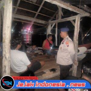 Satpolairud Polresta Banyuwangi Gelar Binluh dan Patroli Dialogis di Pesisir Pantai Meneng