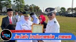 HUT RI ke-81 di Plaosan Penuh Makna, Usai Upacara Camat Beri Penghargaan Desa dan Kelurahan Taat PBB