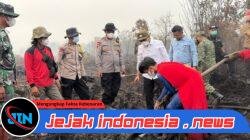 Kapolda Kalteng Dampingi Menteri Kehutanan Tinjau Karhutla di Tumbang Nusa