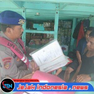 Satpolairud Polresta Banyuwangi Berikan Binluh Alat Keselamatan kepada Awak KM Simpati Air