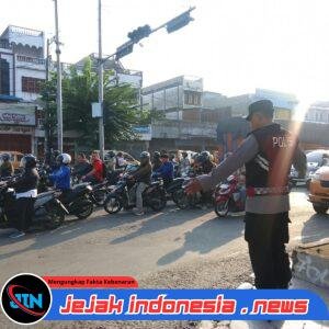 UNIT SAMAPTA POLSEK SUNGGAL GELAR STRONG POINT PAGI, WUJUDKAN KAMSELTIBCARLANTAS DIWILAYAHNYA