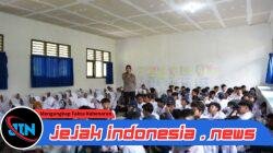 ‎*‎Sambangi SMPN 3 Kalipuro, Polwan Banyuwangi Beri Edukasi Kenakalan Remaja