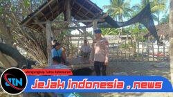 Satpolairud Polresta Banyuwangi Gelar Patroli Dialogis di Pesisir Pantai Meneng, Ingatkan Pemancing Waspadai Keamanan Kendaraan
