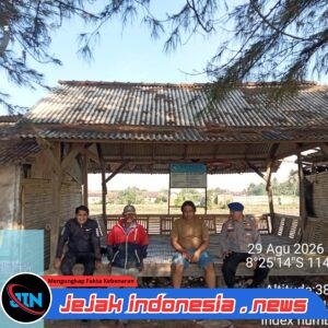 Satpolairud Polresta Banyuwangi Gelar Patroli Dialogis di Pesisir Karang Sukun, Nelayan Diingatkan Utamakan Keselamatan