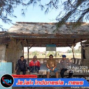 Satpolairud Polresta Banyuwangi Gelar Patroli Dialogis di Pesisir Karang Sukun, Nelayan Diingatkan Utamakan Keselamatan