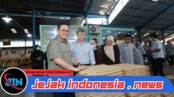 Dari Kalipuro ke Pasar Dunia, Mendag Dorong Furnitur Jati Banyuwangi Naik Kelas