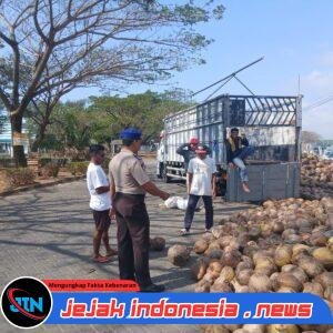 Satpolairud Polresta Banyuwangi Gelar Patroli Dialogis di Pelabuhan Rakyat Boom, Ingatkan Buruh Soal Keselamatan dan Keamanan
