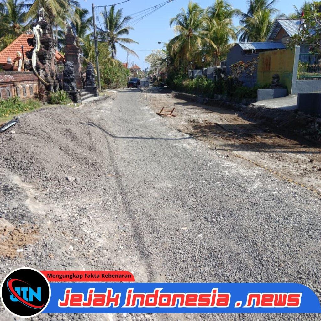 Jalan Melati Gulingan yang Masih Bagus Dikeruk, Warga Pertanyakan Urgensi dan Anggaran: BKK Rp10 Miliar untuk Pura Ikut Disorot
