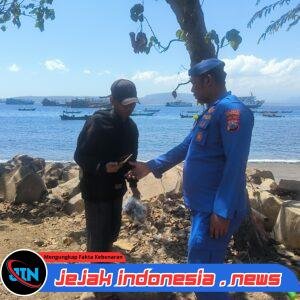 Patroli Dialogis Satpolairud Polresta Banyuwangi Sasar Nelayan dan Pengguna Jasa Ojek Perairan di Pantai Meneng