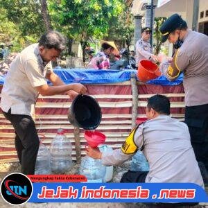 Polres Bojonegoro Salurkan 25 Ribu Liter Air Bersih ke Warga Terdampak Kemarau