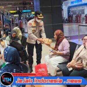 Polresta Bandara Soetta bersama Otoritas Bandara Berbagi Snack dan Minuman Gratis di Terminal 2