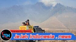 *Polres Probolinggo Terjunkan Personel dan Armada Modifikasi untuk Padamkan Karhutla di Blok Pengol Bromo*