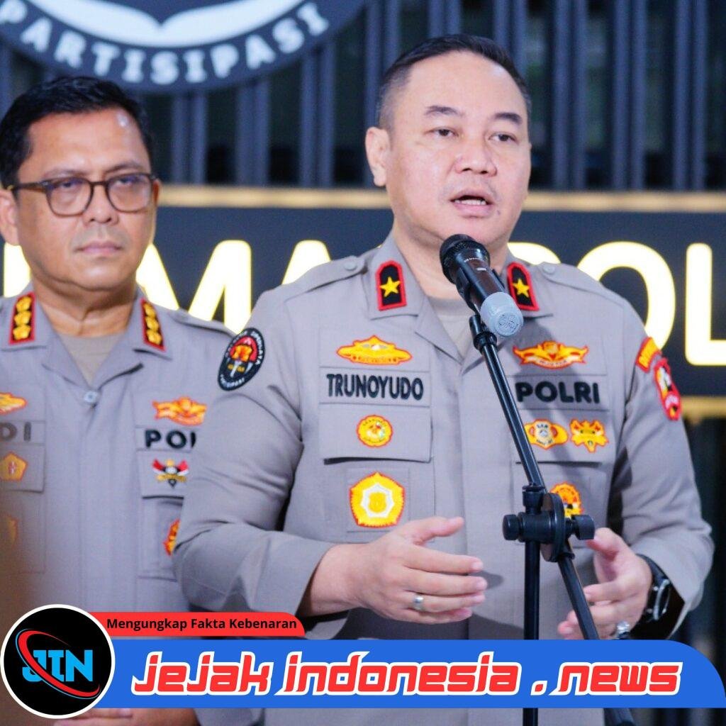 Perkuat Operasi SAR, Polri Evakuasi Dua Jenazah KM Virgo dengan Helikopter