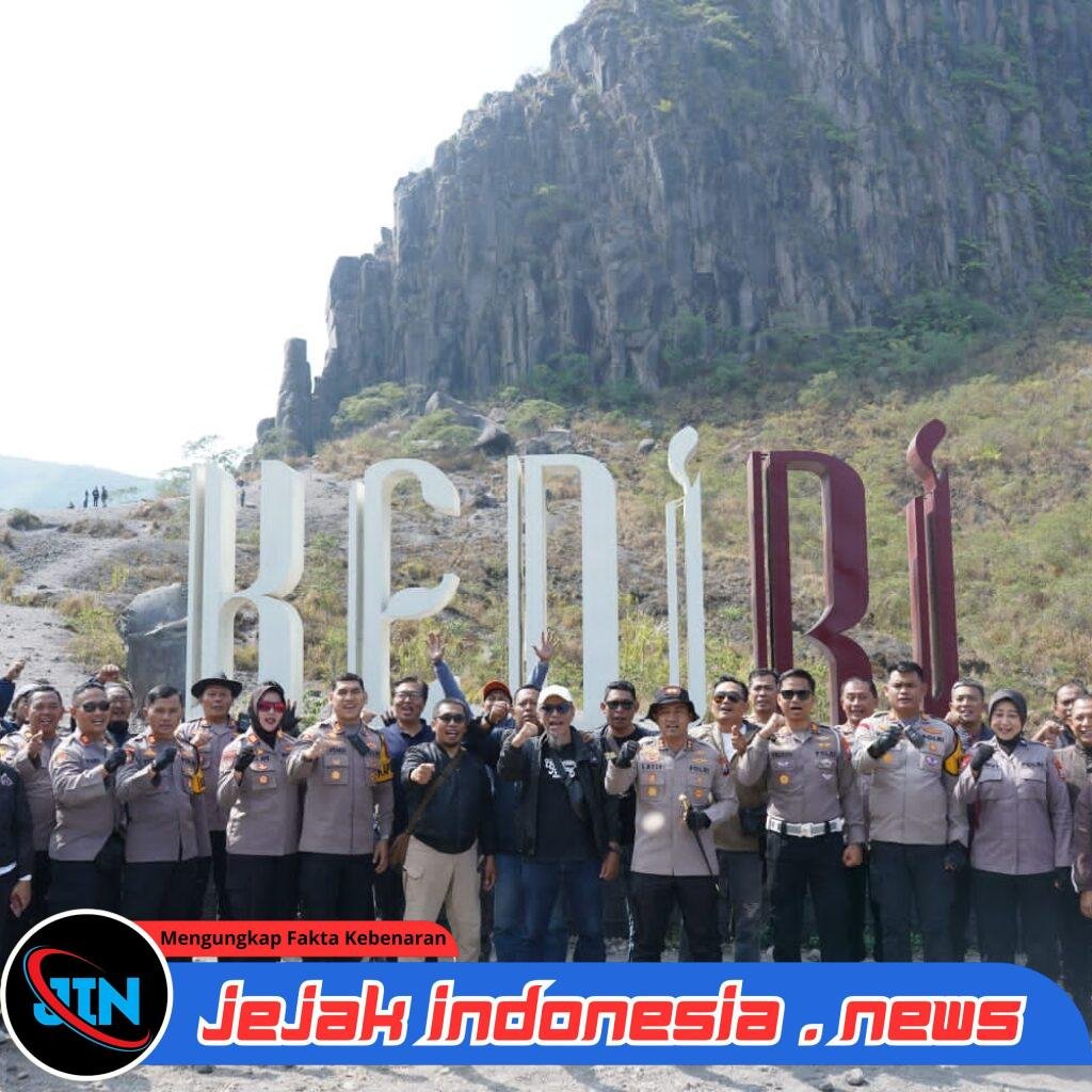 Riding ke Gunung Kelud, Polres Kediri dan Awak Media Suarakan Kesiapsiagaan Bencana