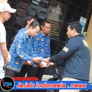 Polres Lamongan Beri Penghargaan Empat Warga yang Gagalkan Curanmor di Puskesmas Deket