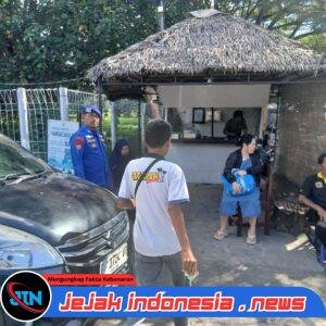 Satpolairud Polresta Banyuwangi Gelar Patroli Dialogis di Pantai Cacalan, Ingatkan Wisatawan Waspadai Cuaca Ekstrem