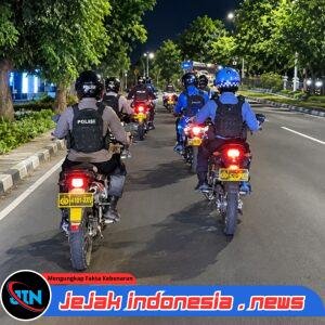 *Ciptakan Rasa Aman dan Cegah Gangguan Kamtibmas, Kapolres Jakbar Pimpin Patroli Skala Besar di Tambora*