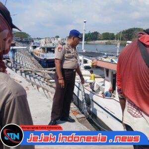Jaga Kamtibmas dan Keselamatan, Satpolairud Polresta Banyuwangi Gelar Patroli Dialogis di Pelabuhan Rakyat Boom