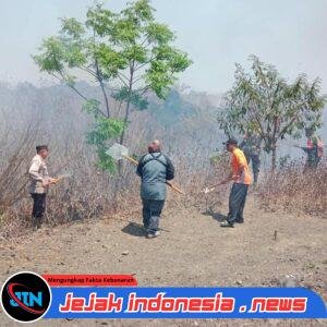 *Sinergi Polres Bondowoso dan Tim Gabungan Padamkan Karhutla di Kawasan Wisata Black Lava Ijen*