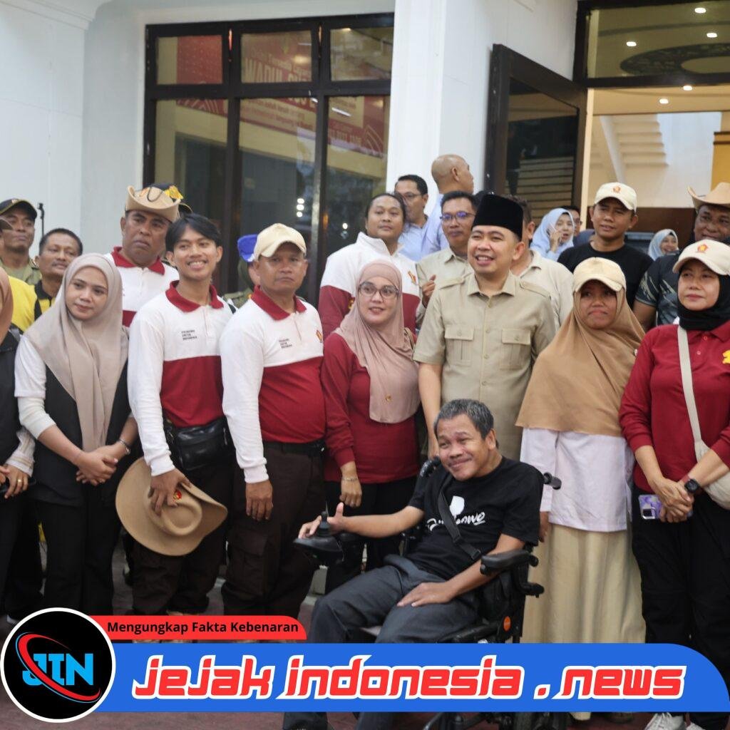 Gus Fawait Dorong Gerakan Indonesia ASRI Jadi Budaya, Tanam Pohon hingga Bantu Pengemudi Becak