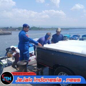 Satpolairud Polresta Banyuwangi Patroli di Pelabuhan Boom, Nelayan Diimbau Utamakan Keselamatan Melaut