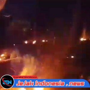*Respons Cepat, Polsek Widodaren dan Tim Gabungan Padamkan Titik Api Karhutla di Ngawi*