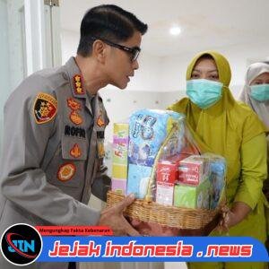 *Kapolresta Banyuwangi Jenguk Bayi Kalibaru, Pastikan Perawatan dan Masa Depannya Terlindungi*